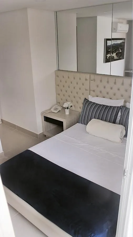 Hotel Leuroz 麦德林