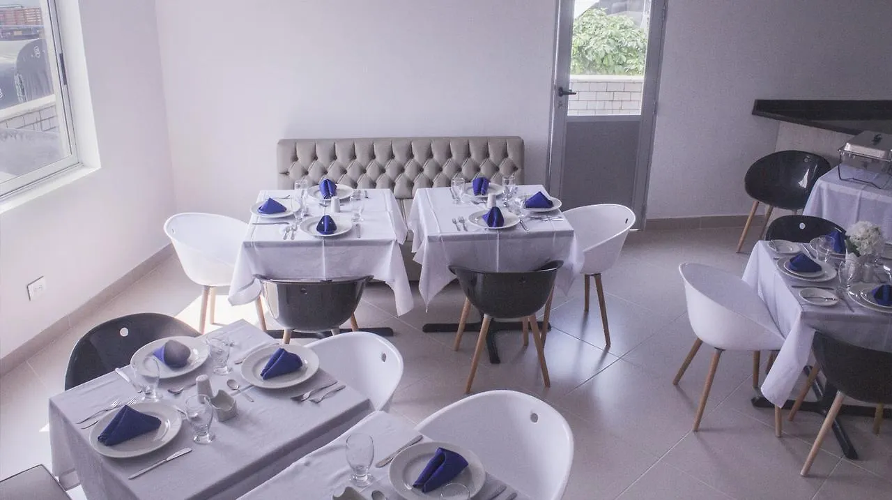 Hotel Leuroz 麦德林